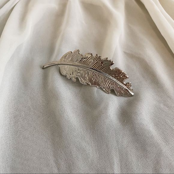 Vintage Jewelry - VTG Silver Detailed Feather Hair Clip | Medium